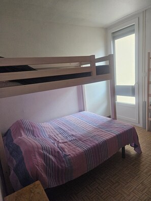 2 habitaciones, tabla de planchar con plancha y wifi 
