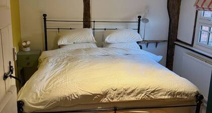 Aylesbury Cottage in Beaconsfield