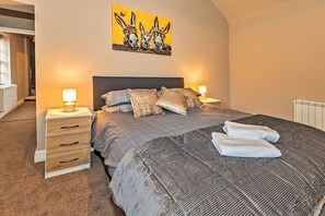 8 bedrooms, desk, iron/ironing board, free WiFi