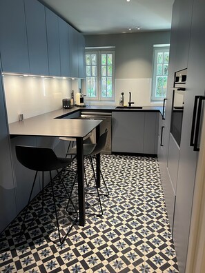 Kühlschrank, Ofen, Herdplatte, Geschirrspüler
