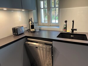 Kühlschrank, Ofen, Herdplatte, Geschirrspüler