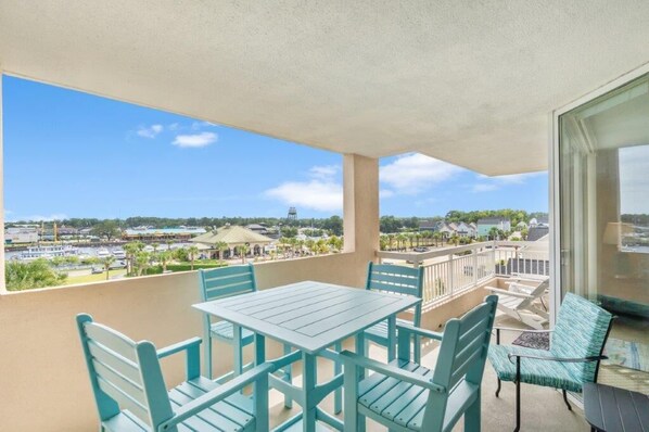 Outdoor dining - North Tower #409 Spacious 4BR in North Tower With Pool & Intracoastal Views! (North Myrtle Beach)