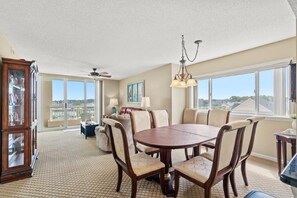 Dining - North Tower #409 Spacious 4BR in North Tower With Pool & Intracoastal Views! (North Myrtle Beach)