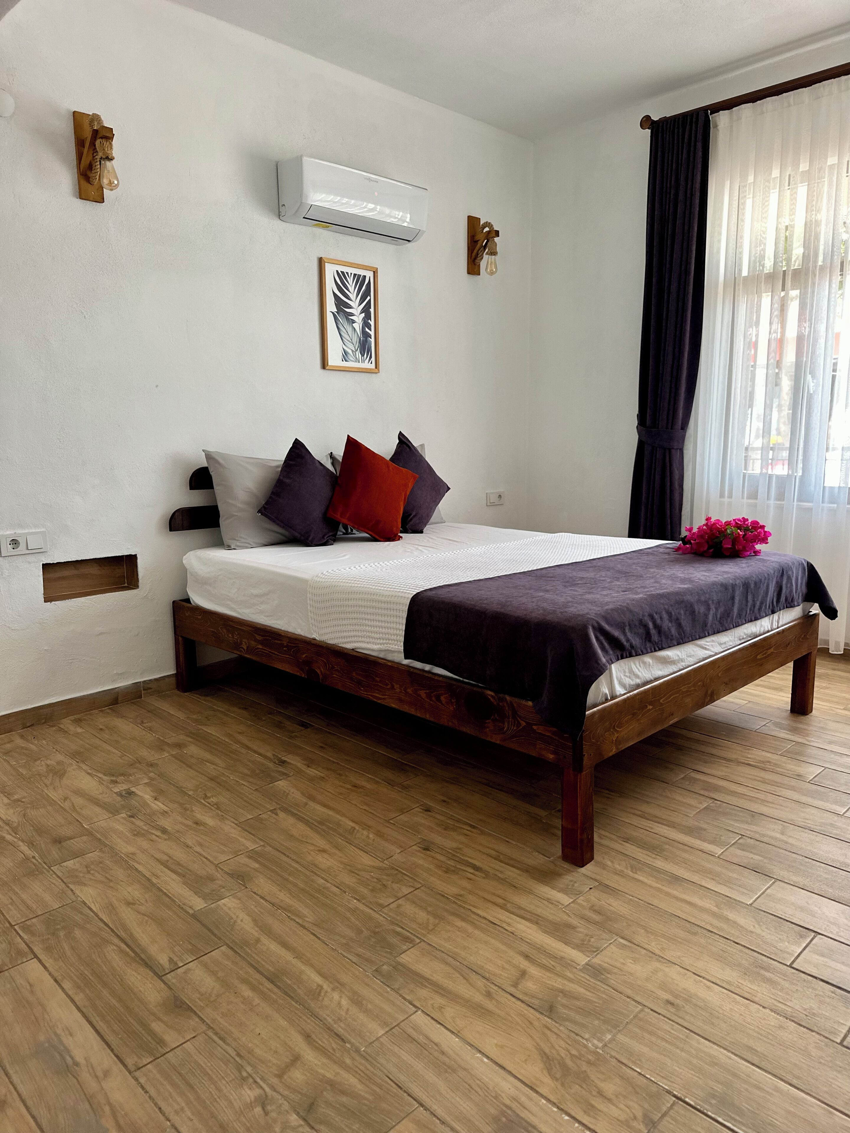 Apartamento luxo, 1 cama de casal e sofá-cama, sacada, vista para a cidade | 2 quartos, ferros/tábuas de passar roupa, Wi-Fi de cortesia