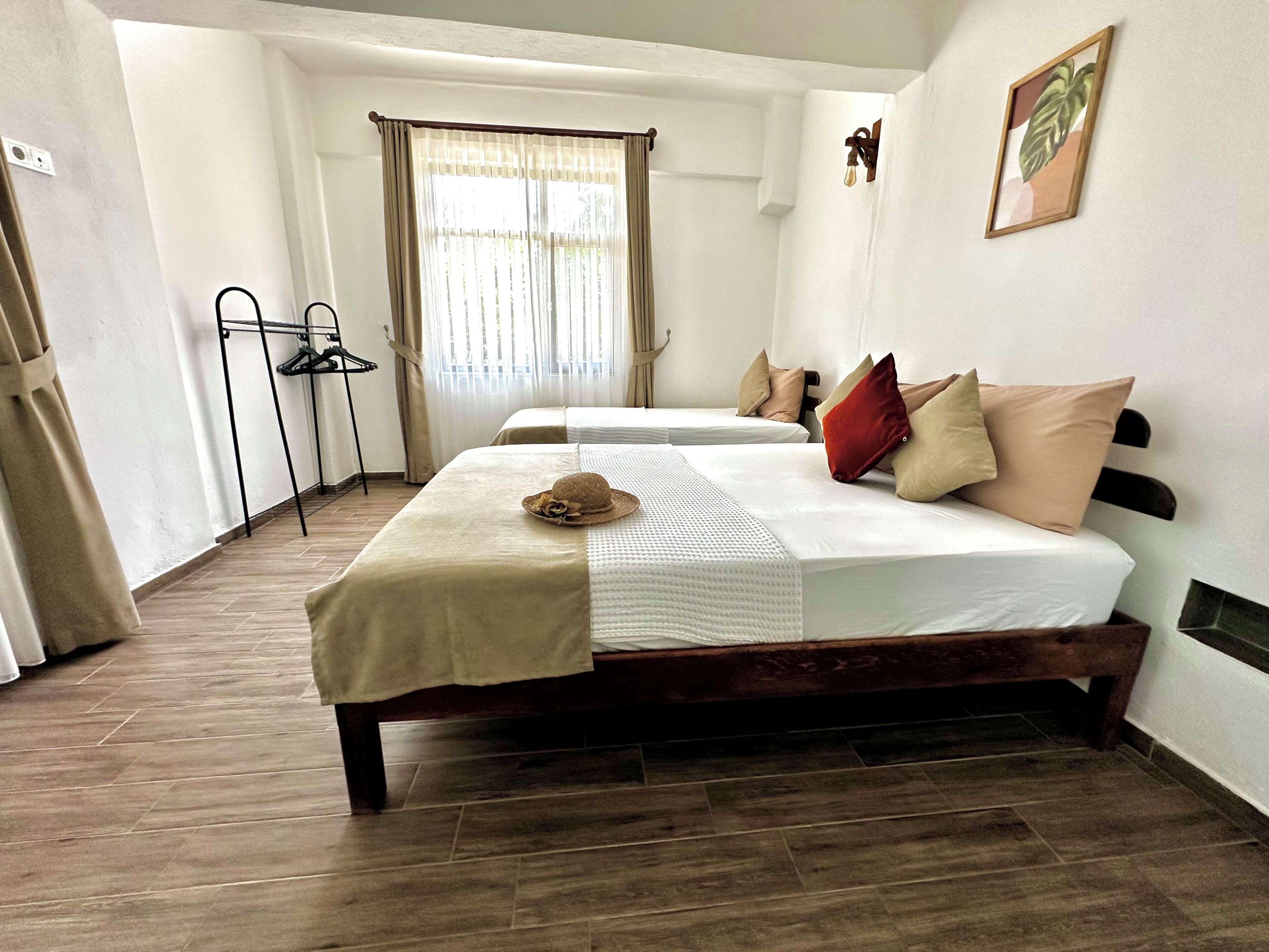 Apartamento conforto, sacada, vista para o jardim | 2 quartos, ferros/tábuas de passar roupa, Wi-Fi de cortesia