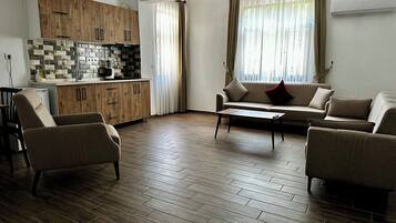 Appartement Confort, balcon, vue jardin | Coin séjour