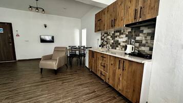 Comfort Apartment, Balcony, Garden View | Interior