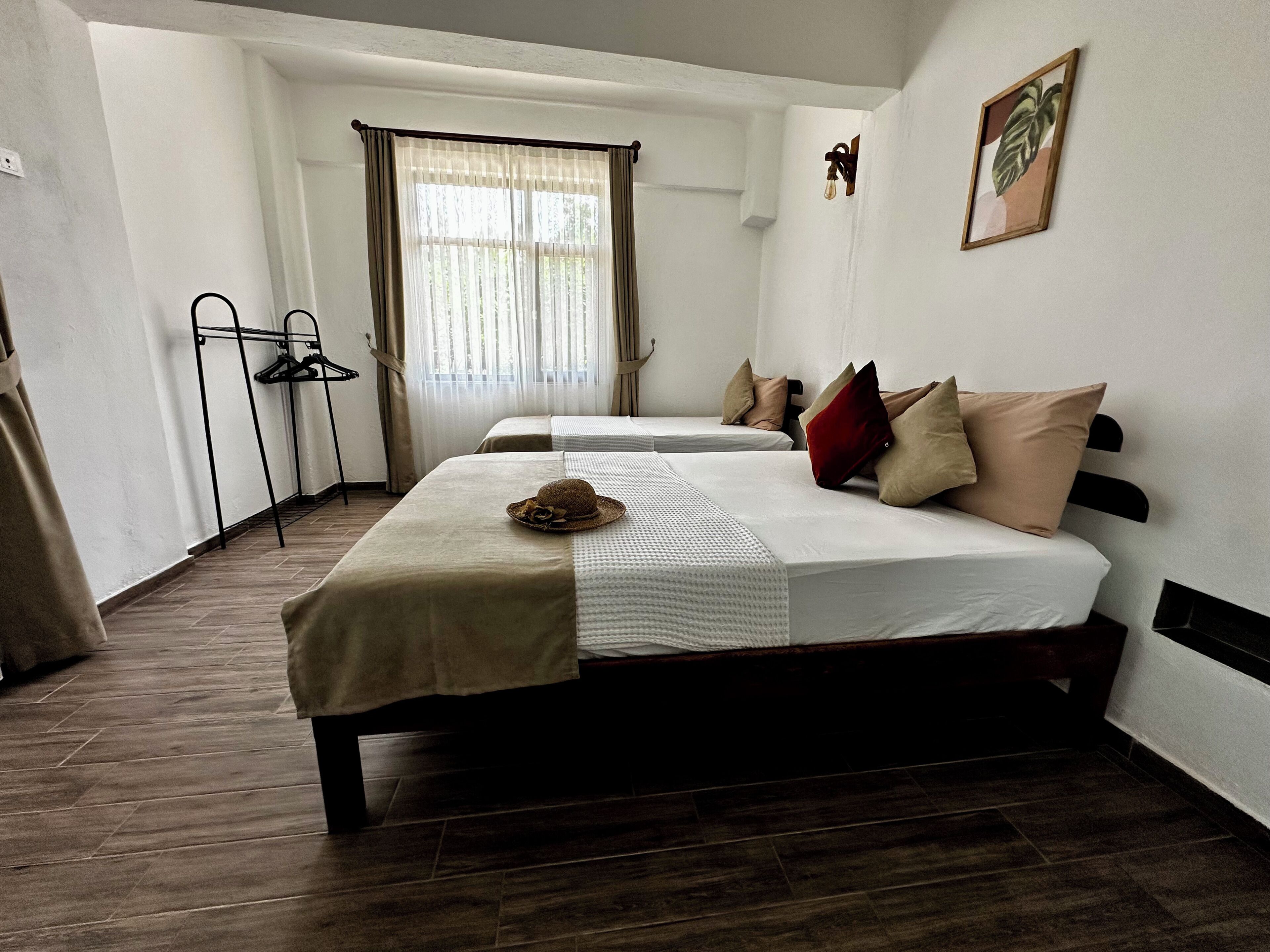 Apartamento conforto, sacada, vista para o jardim | 2 quartos, ferros/tábuas de passar roupa, Wi-Fi de cortesia