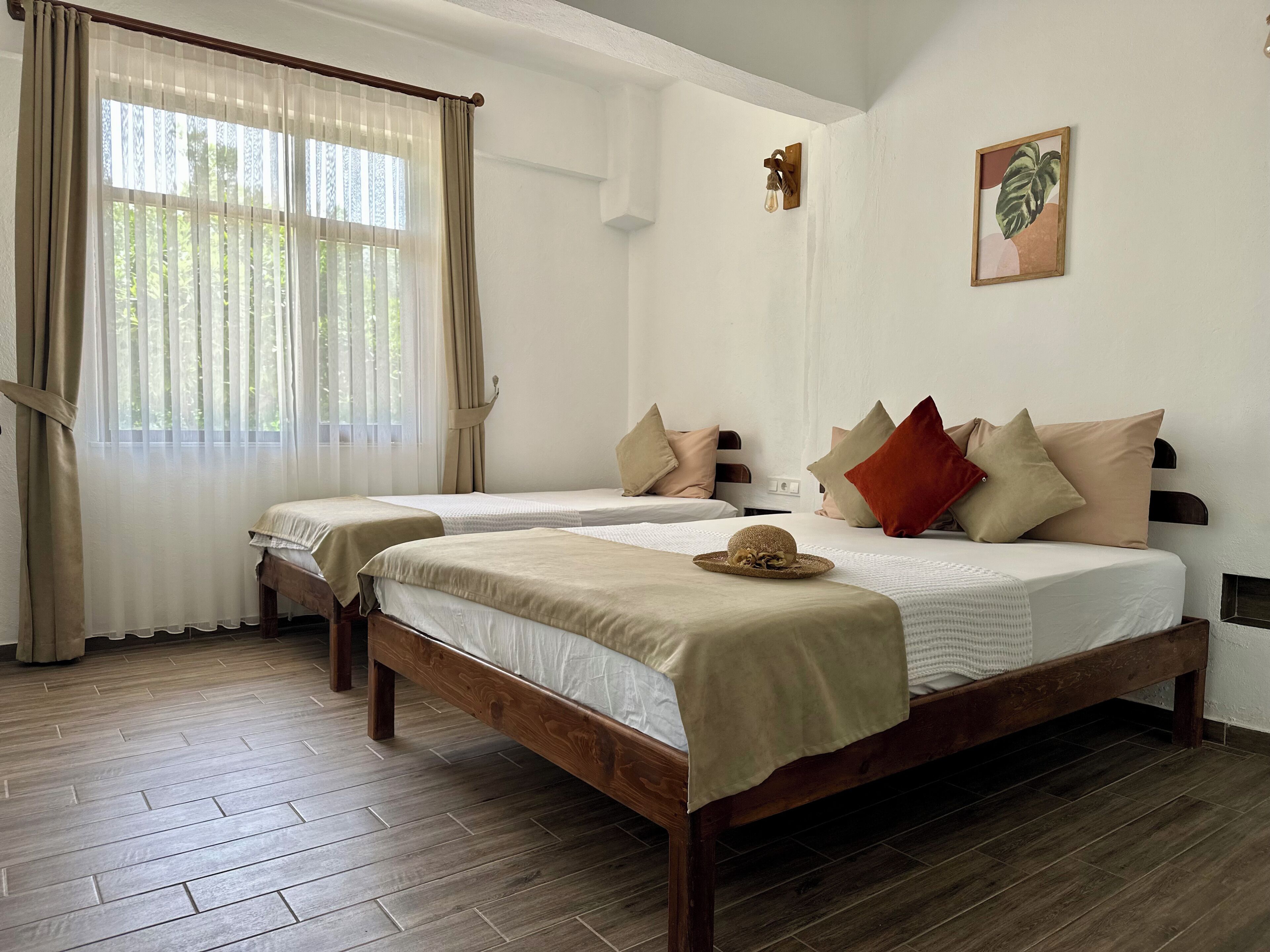 Apartamento conforto, sacada, vista para o jardim | 2 quartos, ferros/tábuas de passar roupa, Wi-Fi de cortesia