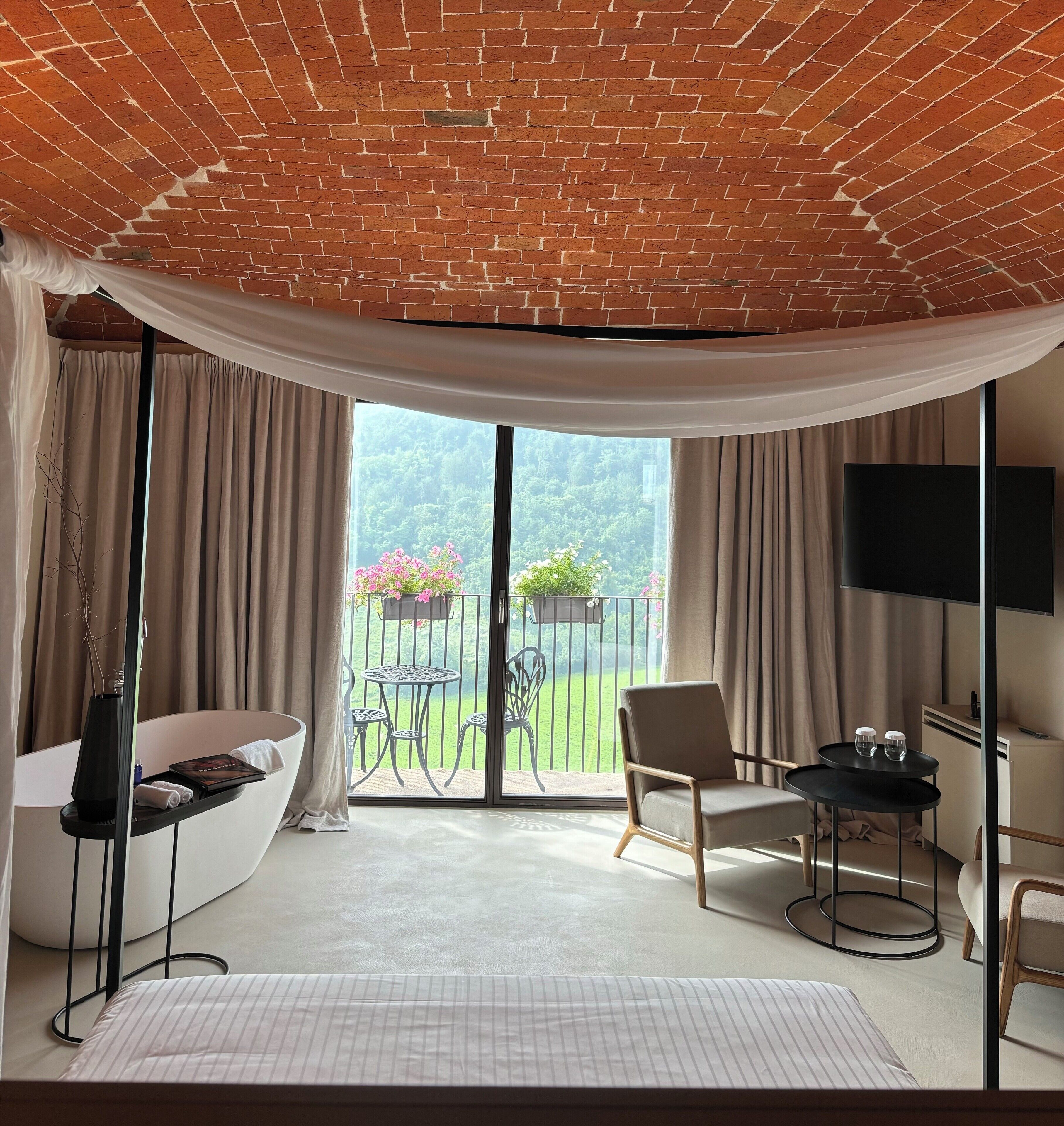 King Suite Balcony Pool View | ตู้นิรภัยในห้องพัก, ผ้าม่านกันแสง, ห้องเก็บเสียง, Wi-Fi ฟรี