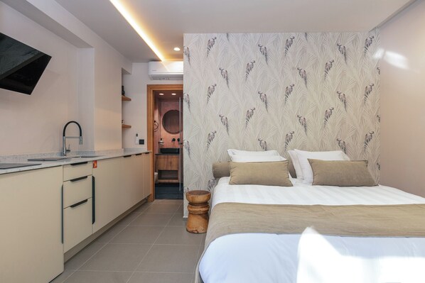 1 bedroom, in-room safe, iron/ironing board, travel cot