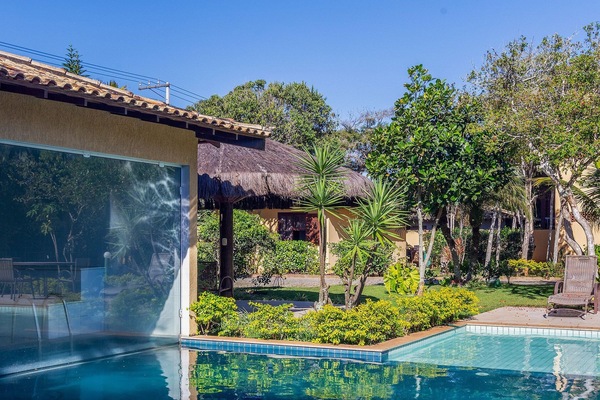Casa luxo, 4 quartos, ar-condicionado | Piscina | Piscina externa, funciona das 9h às 19h, espreguiçadeiras