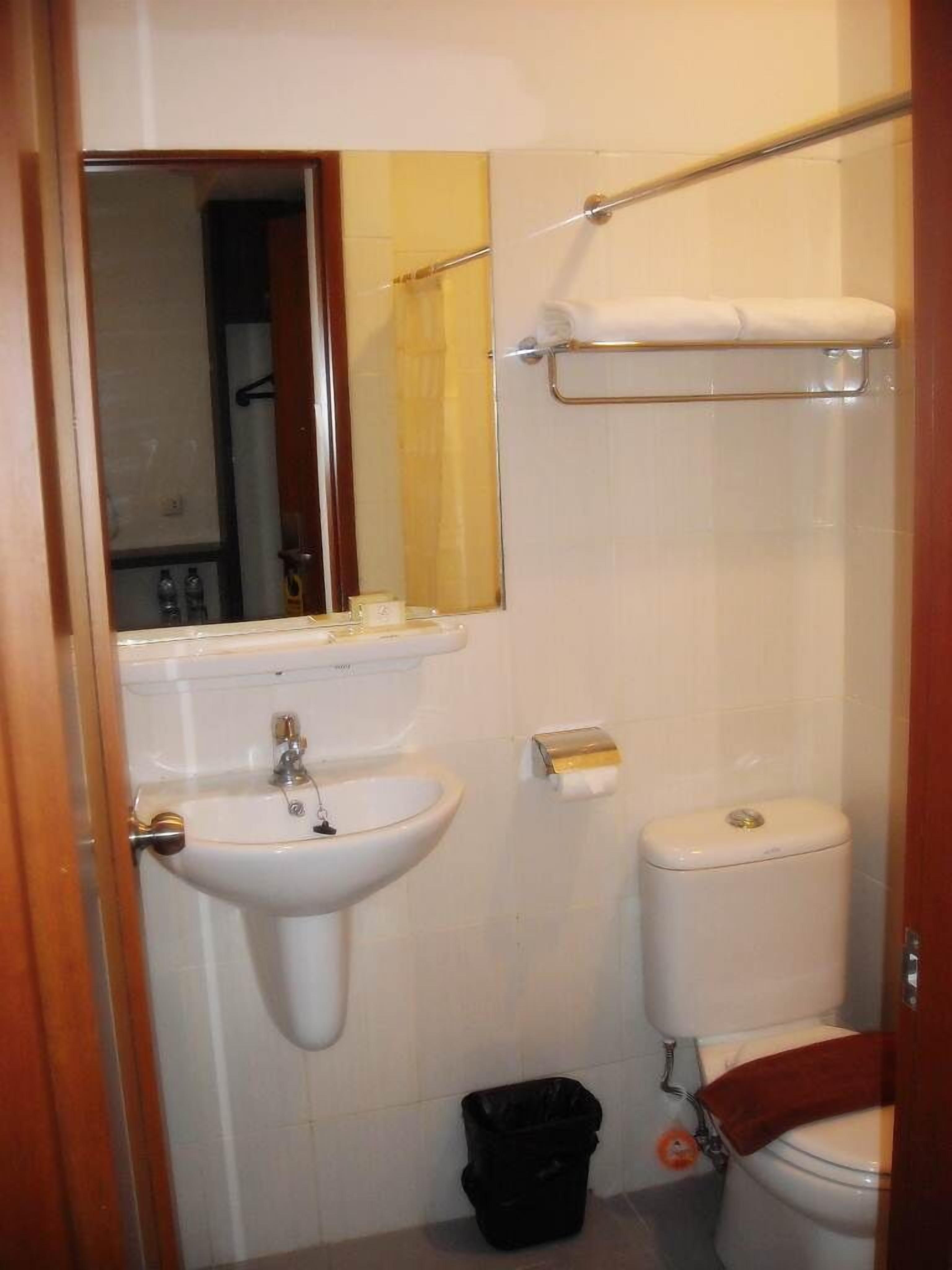 Chambre Supérieure avec lits jumeaux | Salle de bain