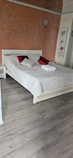 Suite – deluxe | Bad | Dusj, håndklær, såpe og toalettpapir