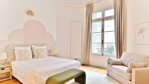 2 bedrooms, iron/ironing board, WiFi, bed sheets - Modern, air-conditioned apartment - Arc de Triomphe (Paris)