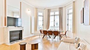 TV - Modern, air-conditioned apartment - Arc de Triomphe (Paris)