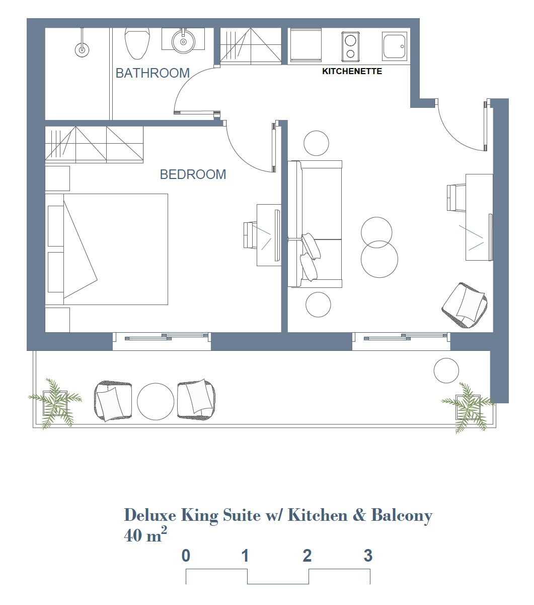 Grundplan af en Deluxe King Suite med tekøkken og balkon. Planen viser et soveværelse, badeværelse og tekøkken.