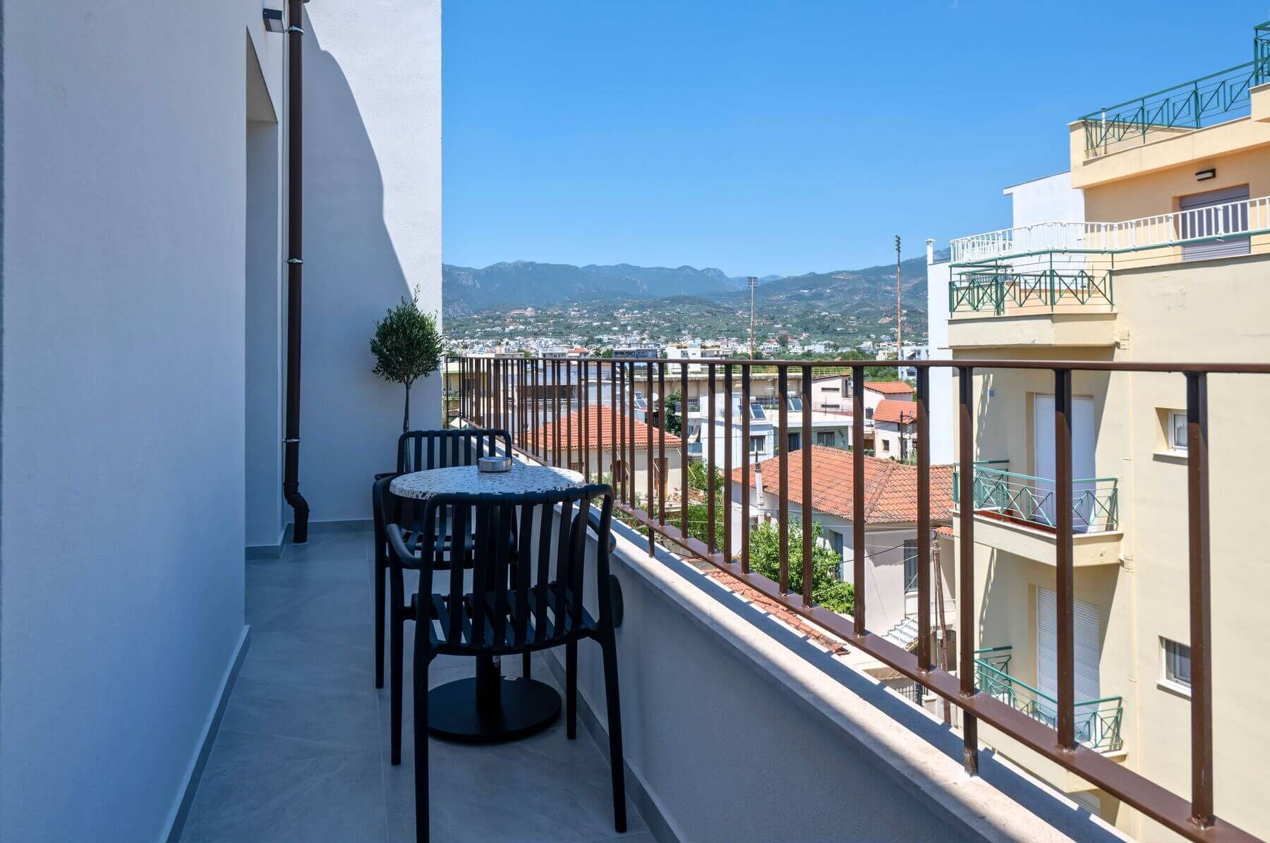 Deluxe-Suite, 1 King-Bett und Schlafsofa, Kochnische | Zimmersafe, laptopgeeigneter Arbeitsplatz, Bügeleisen/Bügelbrett