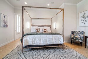5 Schlafzimmer, Schreibtisch, Bügeleisen/Bügelbrett, WLAN