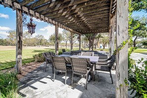 屋外ダイニングエリア