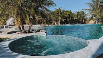 2 udendørs pools