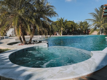 2 piscinas al aire libre