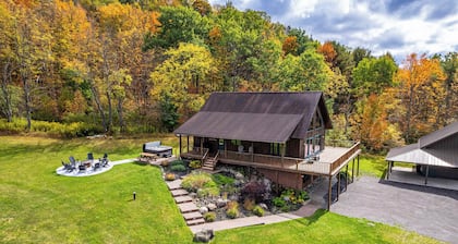 Renovated & Spacious Home, Wood Fireplace, Hot Tub