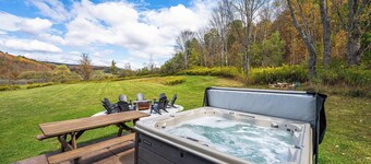 Renovated 5BR Home, Sauna, Hot Tub, Firepit