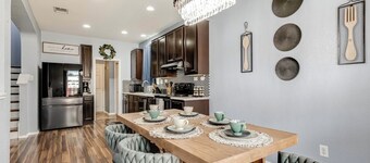 POOL HAPPY HOME near Lackland & Downtown