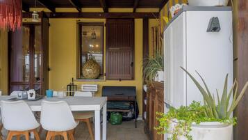 Superior Apartment, Courtyard View | Terrace/patio