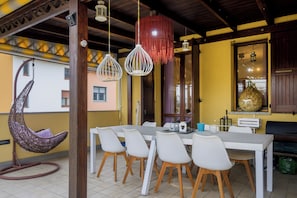 Superior-Apartment, Blick auf den Innenhof | Terrasse/Patio