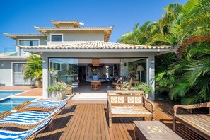 Maison Deluxe, 4 chambres, piscine privée, au bord du lac | Piscine | Piscine intérieure, piscine extérieure