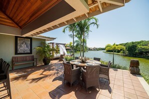 Deluxe House, 4 Bedrooms, Private Pool, Lakeside | Outdoor dining