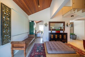 Deluxe House, 4 Bedrooms, Private Pool, Lakeside | Interior