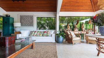 Casa luxo, 4 quartos, piscina particular, ao lado do lago | Área de estar