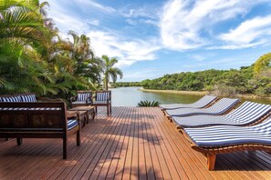 Deluxe-Haus, 4 Schlafzimmer, eigener Pool, Seeseite | Unterkunftsgelände