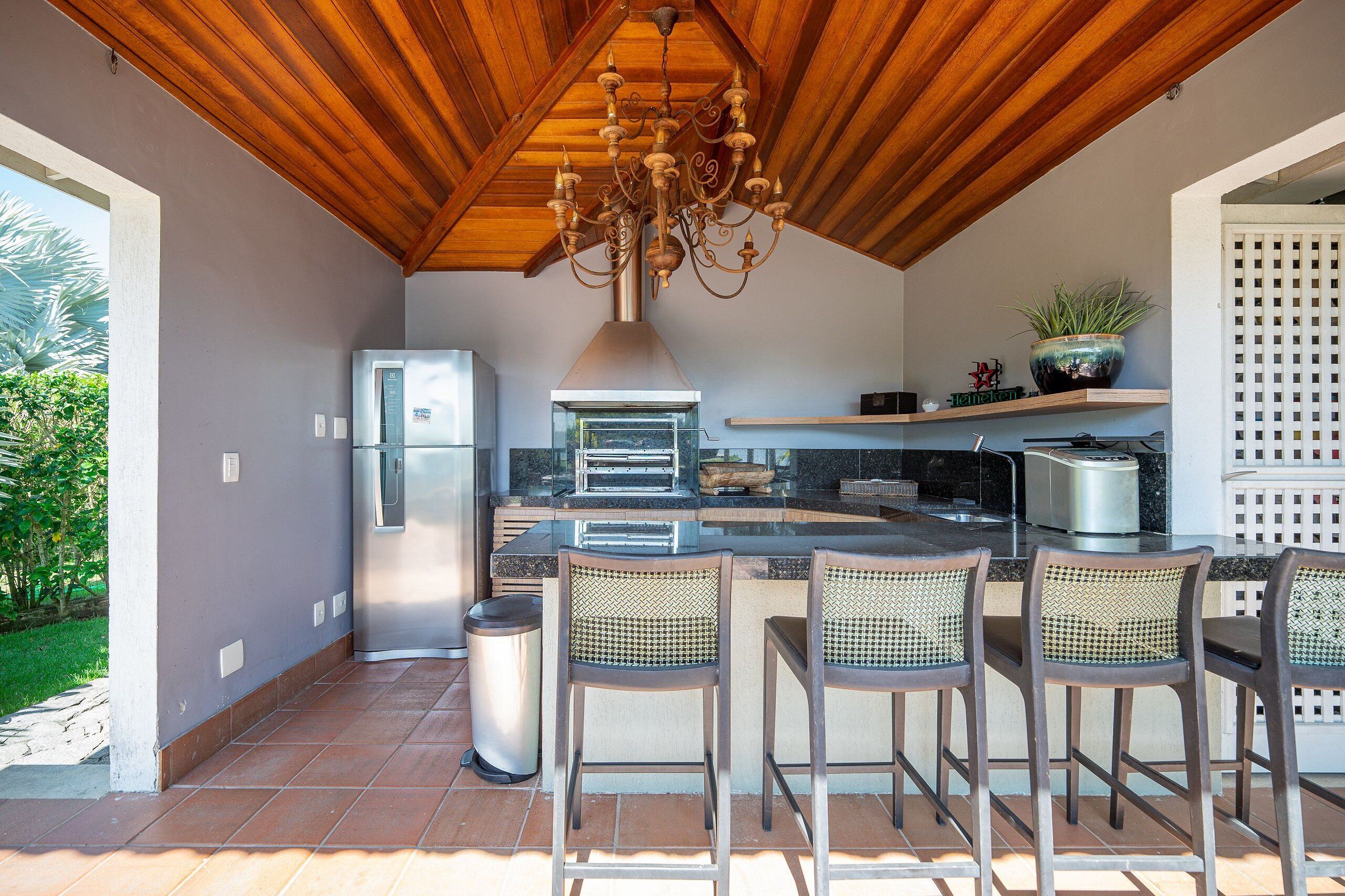 Casa luxo, 4 quartos, piscina particular, ao lado do lago | Cozinha privada | Geladeira, micro-ondas, fogão, cooktop