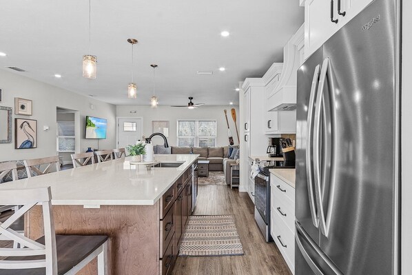 House, 3 Bedrooms | Private kitchen | Fridge, oven, coffee/tea maker, toaster