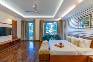 Desk, laptop workspace, free WiFi - Royal grand Kashmir (Srinagar)