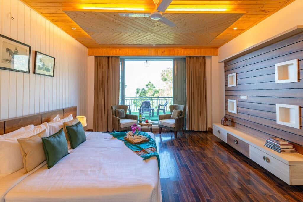 Deluxe Double or Twin Room, Hill View | Desk, laptop workspace, free WiFi