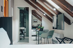 Caja de seguridad en la habitación y sistema de insonorización 