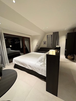Deluxe Double Room, City View, Mountainside | In-room safe, soundproofing, iron/ironing board, free WiFi