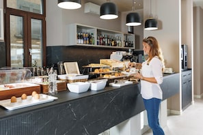 Esmorzar diari continental gratuït