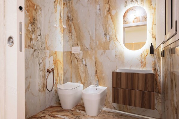 Dusche, Haartrockner, Bidet, Handtücher
