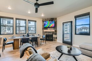 Appartamento, 3 camere da letto | Area soggiorno | Smart TV