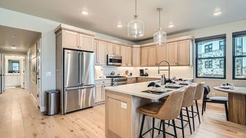 Kondominium, 3 kamar tidur | Dapur pribadi | Lemari es, oven, mesin pembuat kopi/teh, dan pemanggang roti