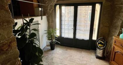 April' House
Maison de ville a NeffiĂšs, pour 8 personnes.
Animaux acceptés.