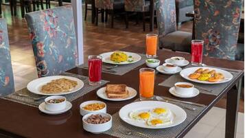 Daily buffet breakfast (INR 550 per person)