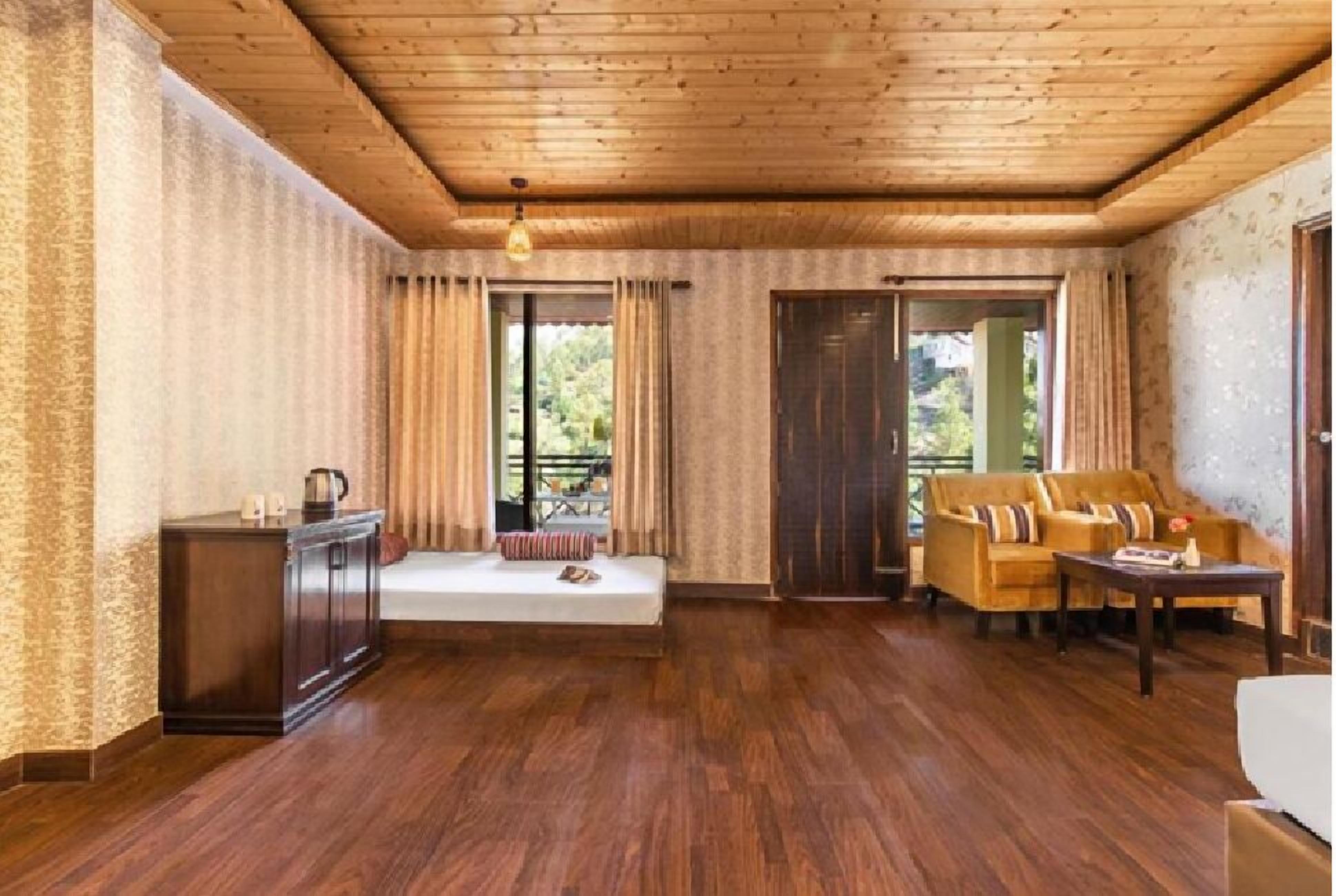 Executive Room | Living area | 55-inch TV with digital channels
