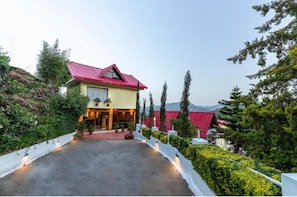 Front of property - Maple Resort Chail (Chail)